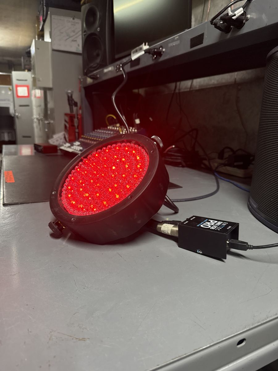 Chauvet RGBW par lit red, driven over DMX from an ENTTEC DMX USB Pro
